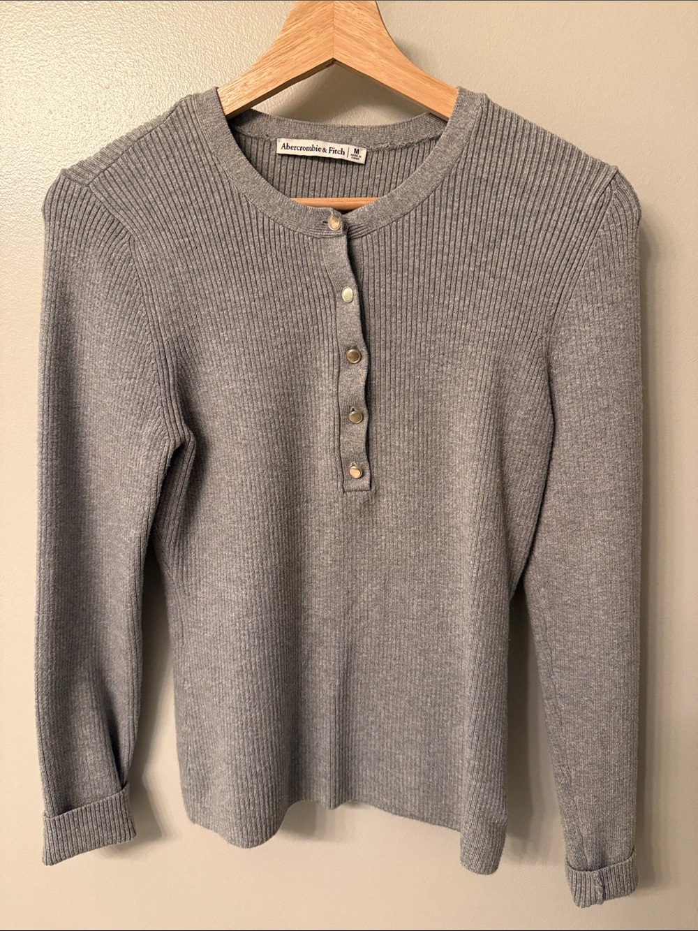 Abercrombie & Fitch Gray Ribbed Henley Long Sleeve Top